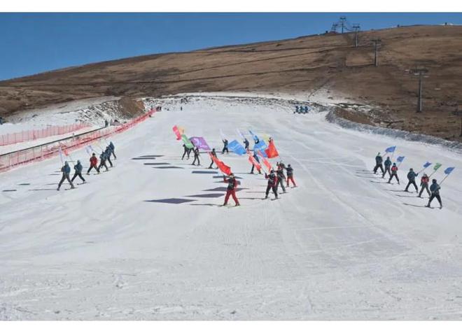 必一运动首届曲靖会泽“乌蒙之巅”高山滑雪赛拉开序幕(图3)