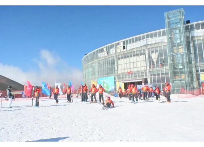必一运动首届曲靖会泽“乌蒙之巅”高山滑雪赛拉开序幕(图6)