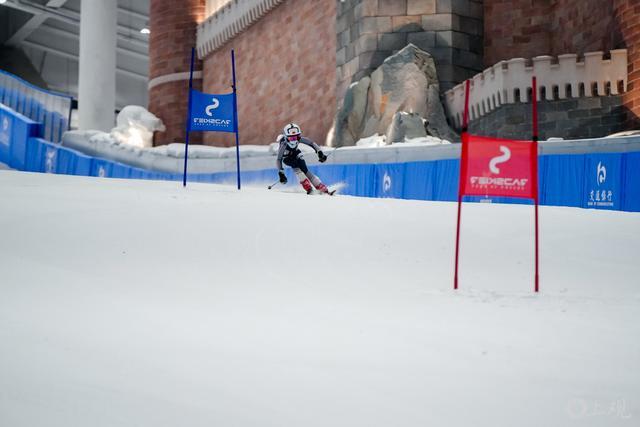 滑雪装备海内首家高山滑雪竞技中间落沪家门口可获国际尺度滑雪培训(图4)