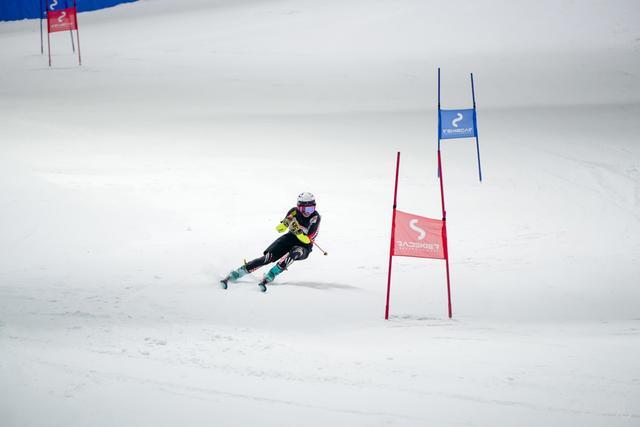 滑雪装备海内首家高山滑雪竞技中间落沪家门口可获国际尺度滑雪培训(图5)